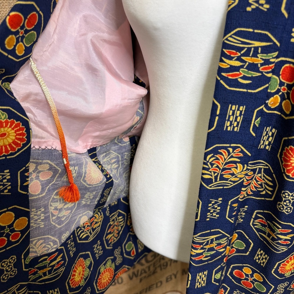 Vintage Japanese Haori Kimono Jacket Navy Blue Floral Medallion Pink Silk Lining - Picture 2 of 8
